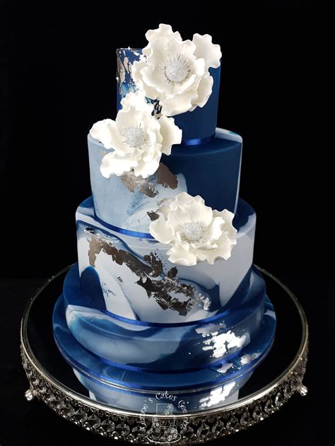 navy blue wedding cake ideas.